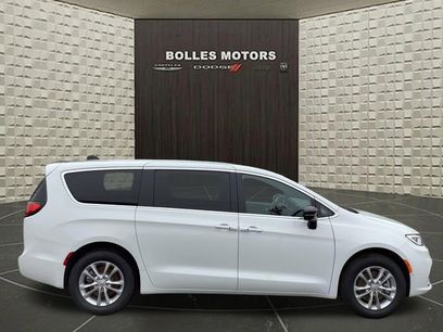 New 2026 Chrysler Pacifica Select