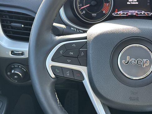 Used 2014 Jeep Cherokee Limited w/ Luxury Group image 28