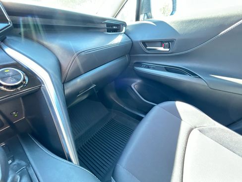 Used 2021 Toyota Venza LE image 30