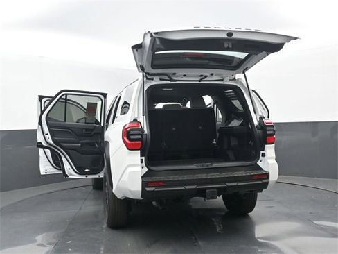 New 2026 Toyota 4Runner SR5 image 33