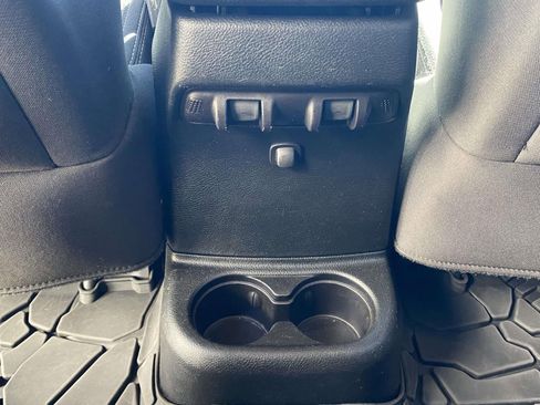 Used 2017 Jeep Wrangler Unlimited Rubicon w/ Connectivity Group AWD/4WD image 13
