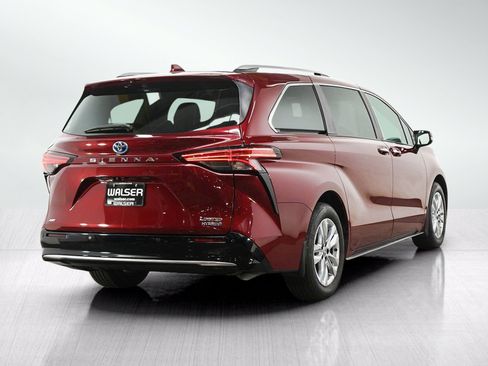 Used 2024 Toyota Sienna Limited AWD/4WD image 5