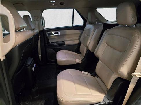 Used 2020 Ford Explorer XLT w/ Equipment Group 202A RWD image 13
