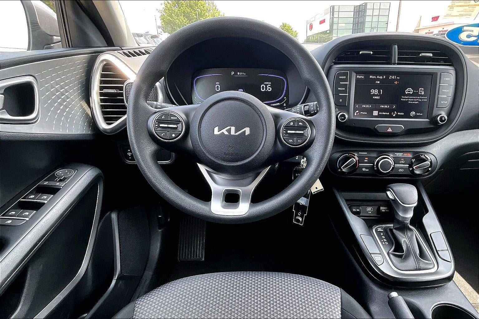 Used 2025 Kia Soul LX w/ LX Technology Package FWD image 8