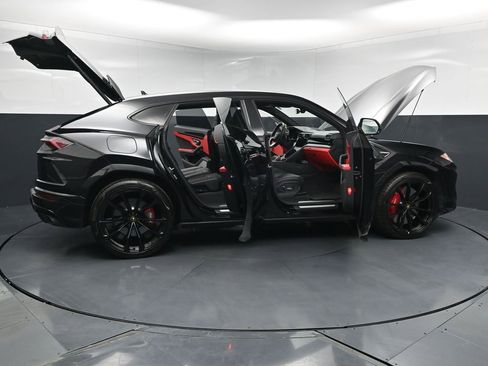 Used 2022 Lamborghini Urus AWD/4WD image 33