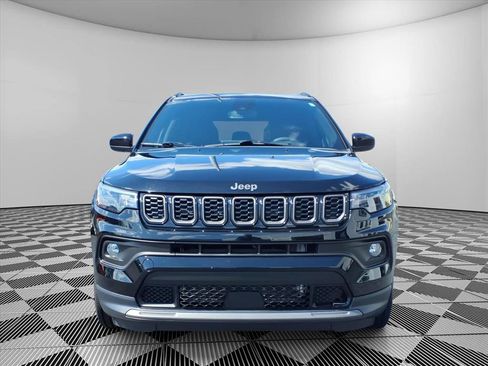 Used 2025 Jeep Compass Latitude w/ Sun & Sound Group AWD/4WD image 2