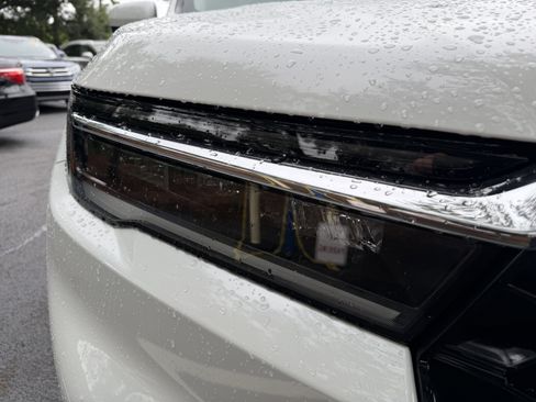Used 2023 Honda Pilot Touring image 12
