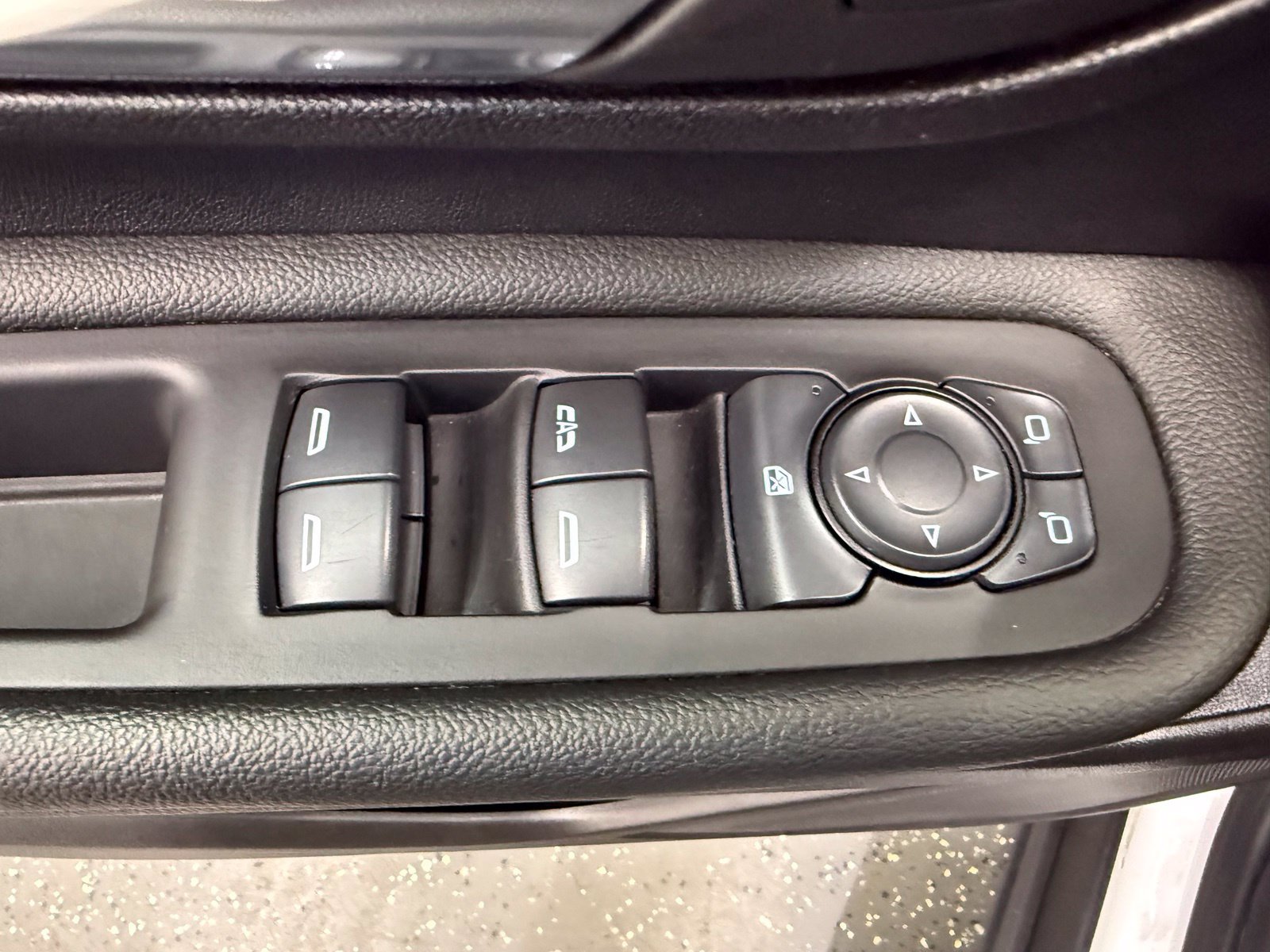 Used 2024 GMC Terrain SLE AWD/4WD image 10