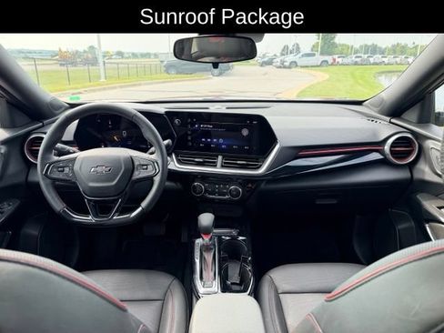 Used 2024 Chevrolet Trax RS w/ Sunroof Package FWD image 7