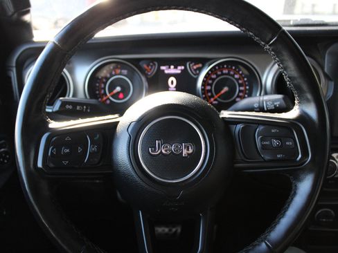 Certified 2022 Jeep Gladiator Willys image 16