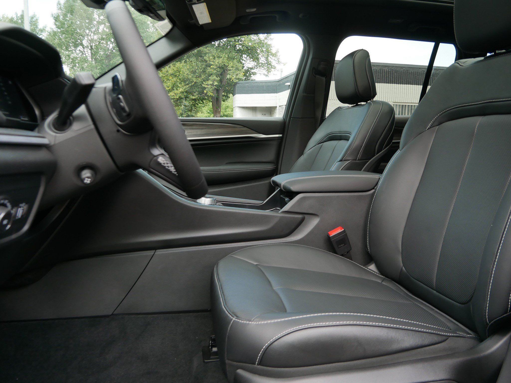 New 2027 Jeep Grand Cherokee Limited AWD/4WD image 9