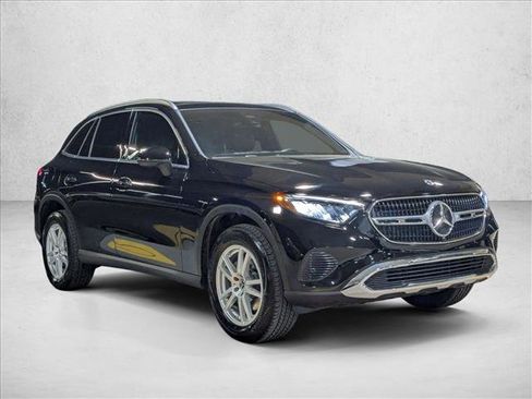 Certified 2025 Mercedes-Benz GLC 300 4MATIC image 3