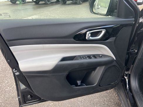 New 2026 Jeep Compass Limited image 18