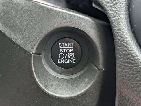 Used 2020 Jeep Compass Latitude w/ Safety & Security Group FWD image 29