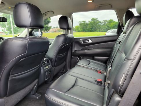 Used 2018 Nissan Pathfinder SL w/ Midnight Edition Package AWD/4WD image 25