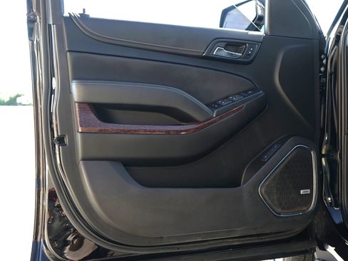 Used 2019 GMC Yukon SLT w/ Open Road Package AWD/4WD image 9