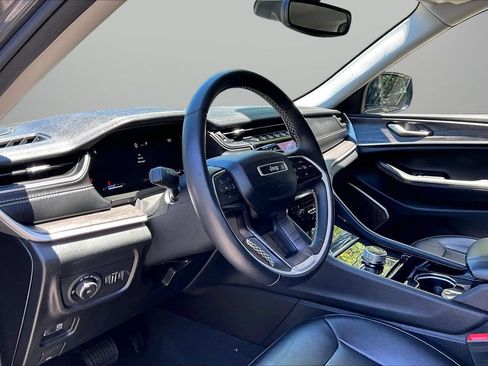 Used 2022 Jeep Grand Cherokee L Limited AWD/4WD image 19