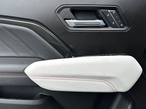 New 2026 GMC Canyon AT4X w/ AT4X AEV Edition AWD/4WD image 9