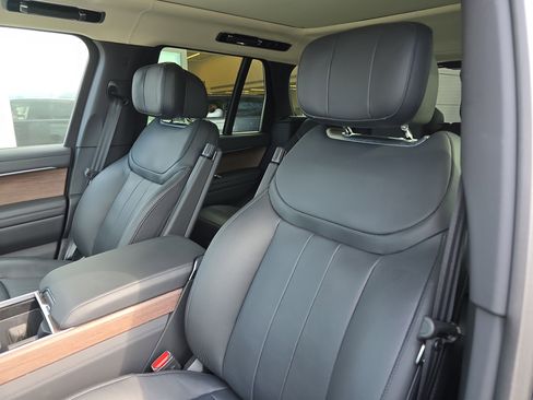 Certified 2025 Land Rover Range Rover Autobiography AWD/4WD image 19
