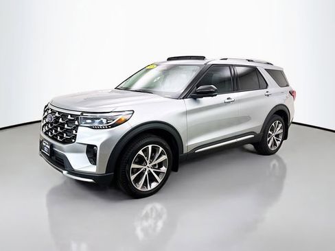 Used 2025 Ford Explorer Platinum w/ Ultimate Package image 3