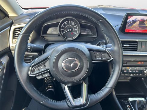 Used 2018 MAZDA MAZDA3 Touring FWD image 10