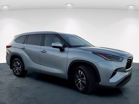 Used 2021 Toyota Highlander XLE image 18