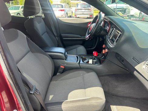 Used 2017 Dodge Charger SE RWD image 31