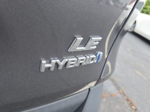 Used 2022 Toyota RAV4 LE AWD/4WD image 10