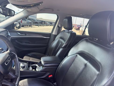 Used 2023 Jeep Grand Cherokee Limited AWD/4WD image 27