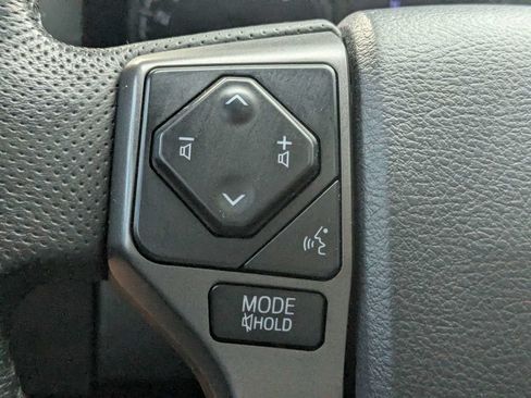 Used 2020 Toyota Tacoma TRD Off-Road w/ TRD Premium Off Road Package AWD/4WD image 31