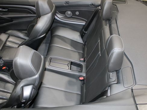 Used 2017 BMW M4 Convertible image 40