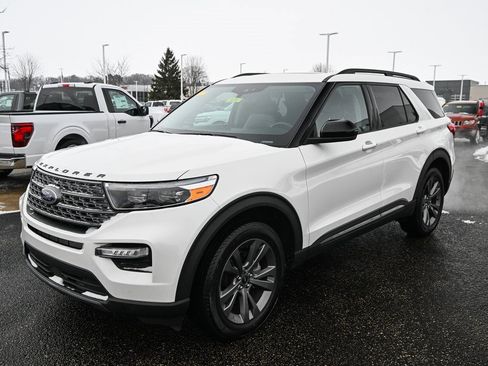Certified 2023 Ford Explorer XLT w/ Equipment Group 202A image 9