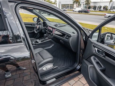 Used 2022 Porsche Macan AWD/4WD image 33