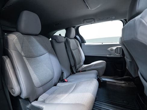 Used 2025 Toyota Sienna LE AWD/4WD image 30