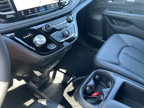 New 2026 Chrysler Pacifica Select image 72