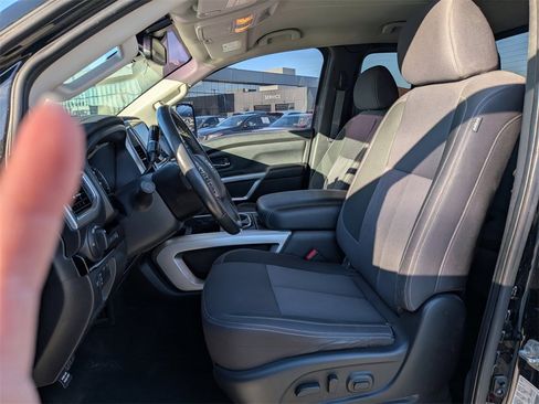 Used 2021 Nissan Titan SV w/ SV Convenience Package image 12