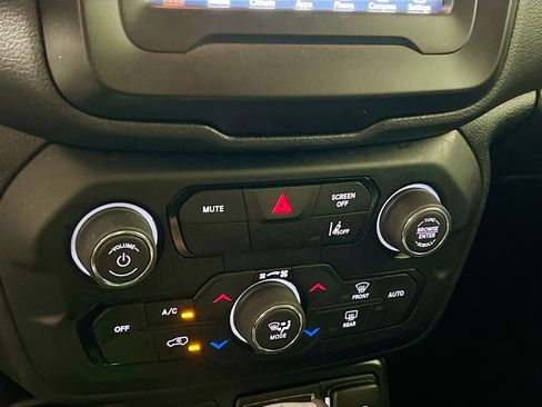 Used 2021 Jeep Renegade Latitude FWD image 27