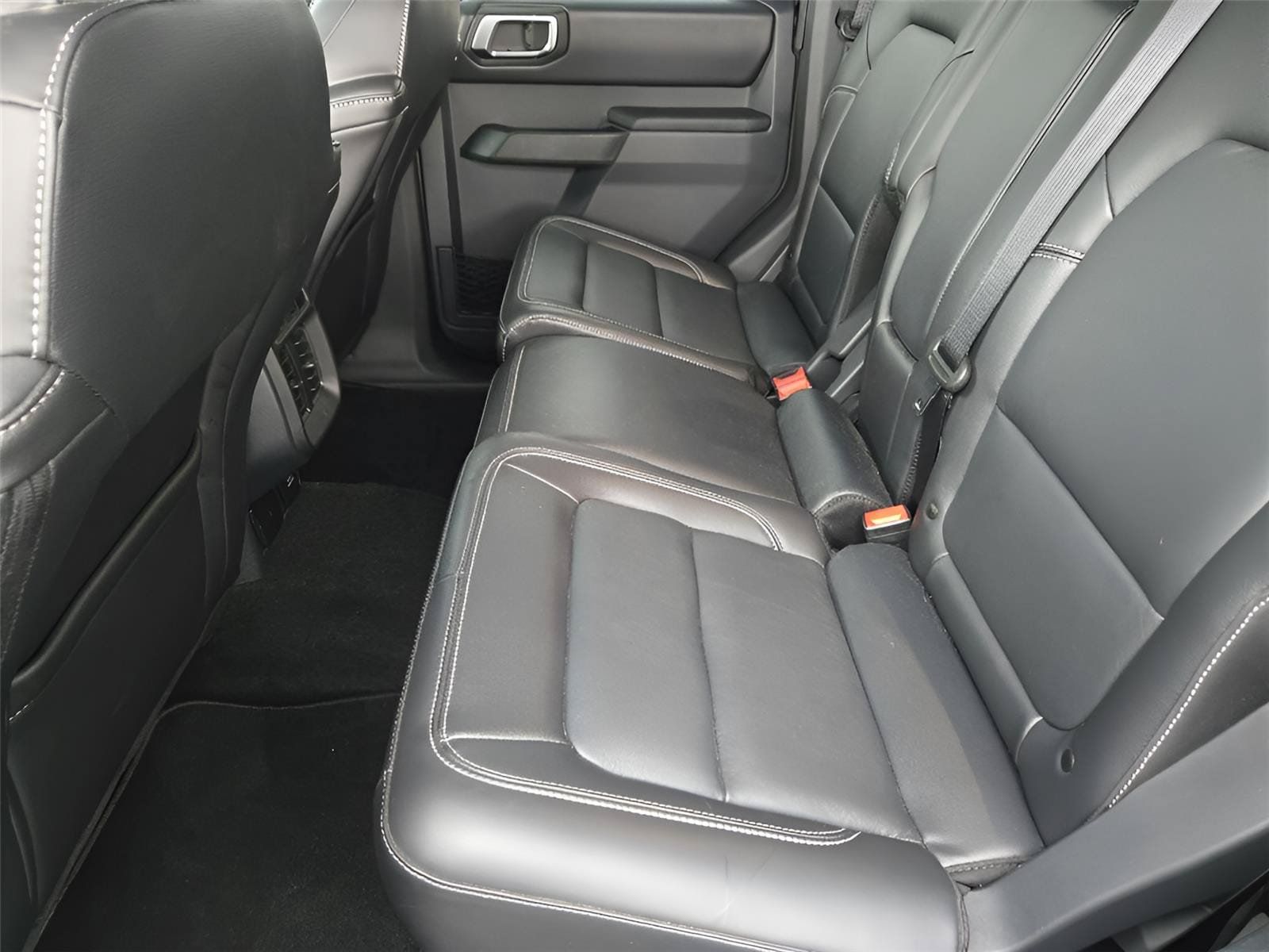 Used 2025 Ford Bronco Outer Banks w/ Sasquatch Package AWD/4WD image 29