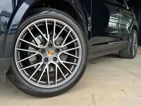 Certified 2019 Porsche Cayenne AWD/4WD image 12