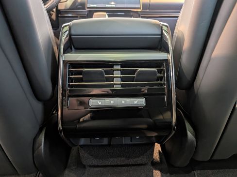 Used 2025 Land Rover Range Rover Sport Dynamic SE image 21