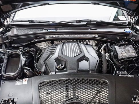 Used 2025 Porsche Macan image 32