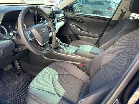 Used 2022 Toyota Highlander L image 17