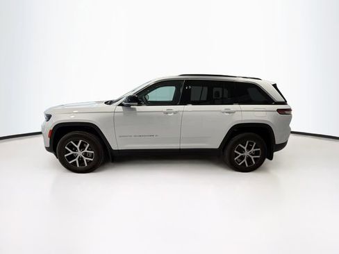 Used 2025 Jeep Grand Cherokee Limited w/ Trailer Tow Package image 4