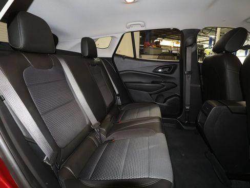 Certified 2025 Chevrolet Trax LT FWD image 25