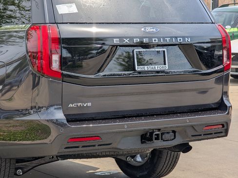 New 2026 Ford Expedition Active image 6