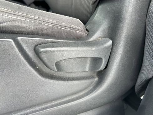 Used 2022 Nissan Titan SV image 27