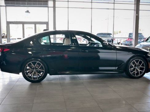 Used 2022 BMW 530i xDrive w/ M Sport Package image 4