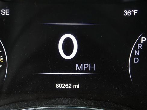 Used 2019 Jeep Grand Cherokee Laredo image 2