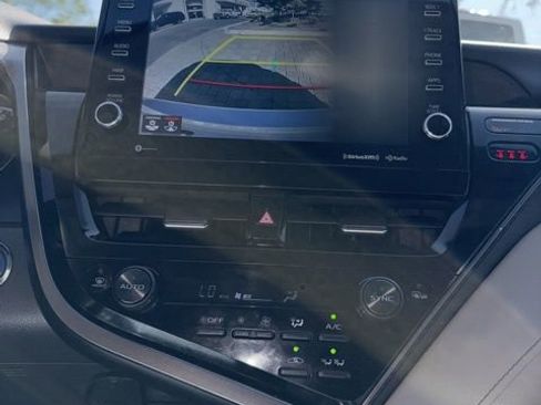 Used 2021 Toyota Camry SE w/ Cold Weather Package image 7