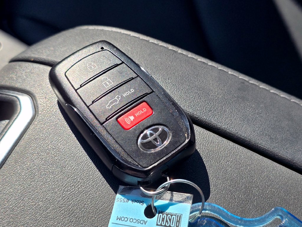 Used 2024 Toyota Highlander XLE AWD/4WD image 35
